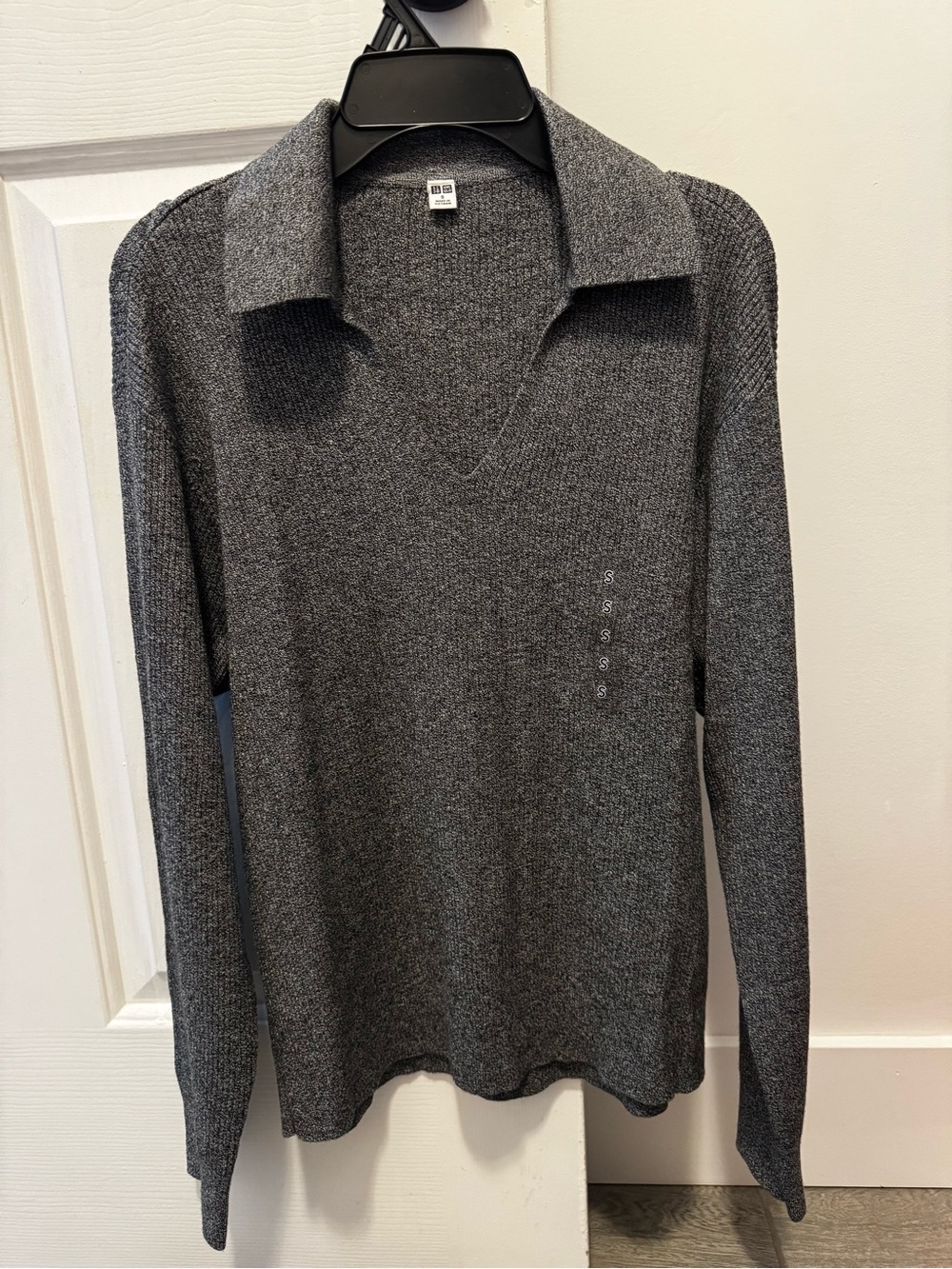 Uniqlo Women's Gray V-Neck Collared Knit Sweater